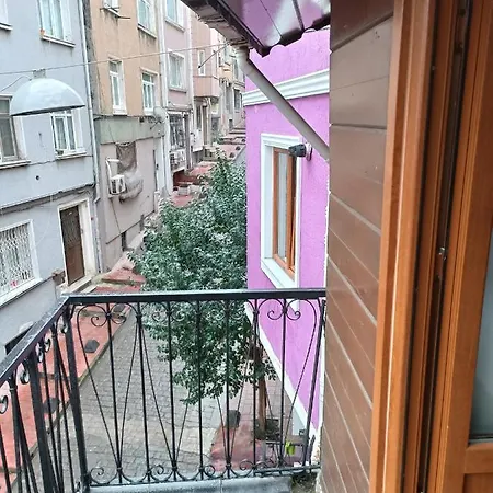 Taksim History Wooden * Istanboel