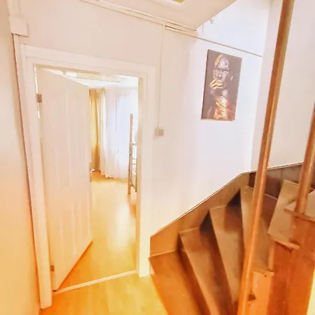 Vandrarhem Taksim History Wooden