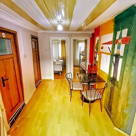 Hostel Taksim History Wooden