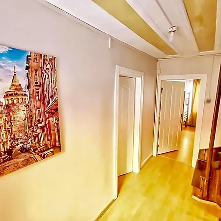 Hostel Taksim History Wooden *
