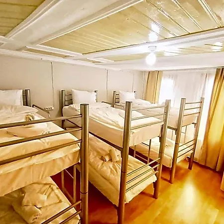 Hostel Taksim History Wooden *
