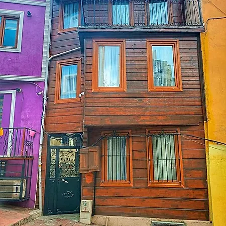 Taksim History Wooden Hostel *