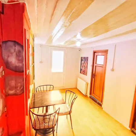 Albergue Taksim History Wooden Istambul